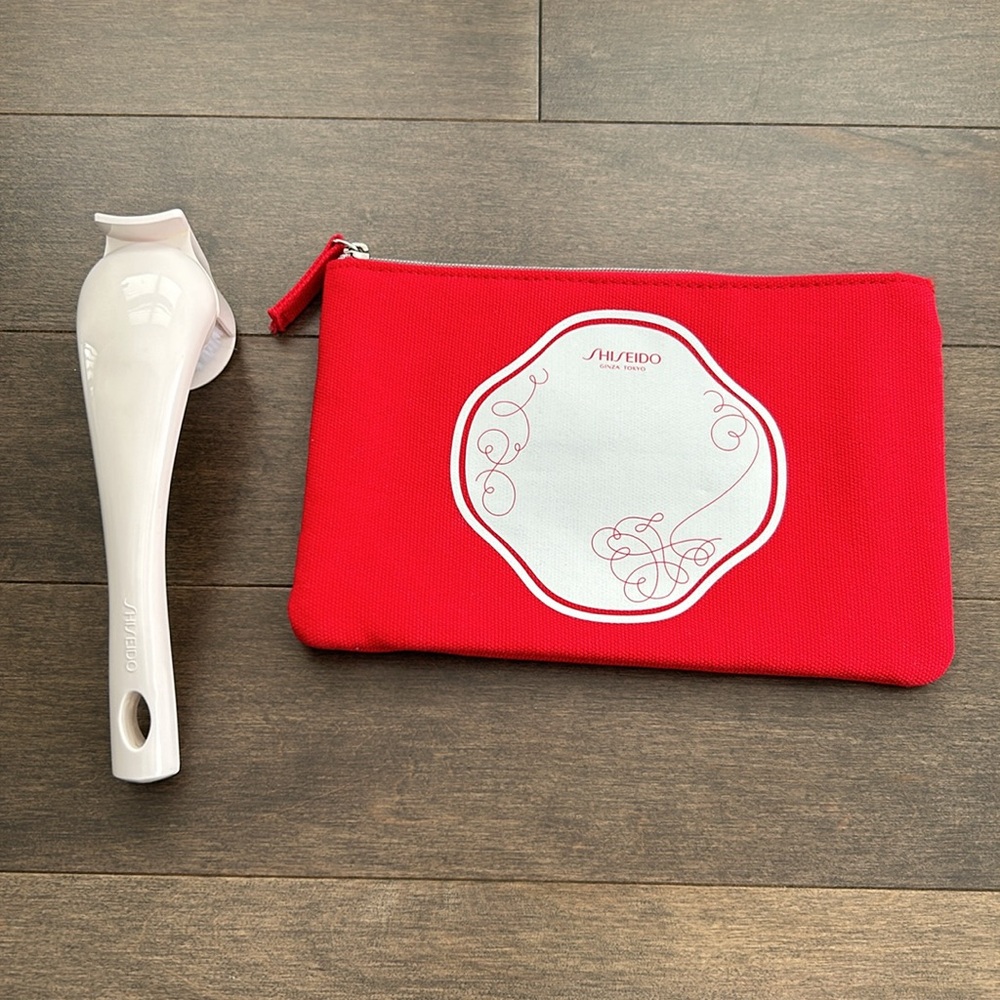 SHISEIDO Face Cleansing Massage Brush, Skincare Tools, Bonus Red Zip Travel Bag